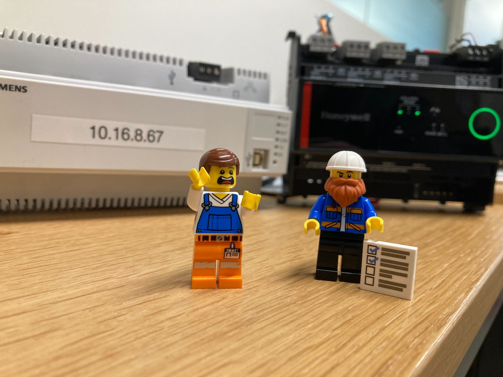 Lego men working